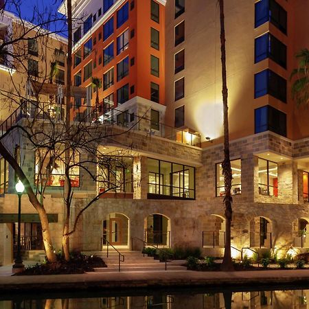 Hampton Inn & Suites San Antonio Riverwalk Exterior photo
