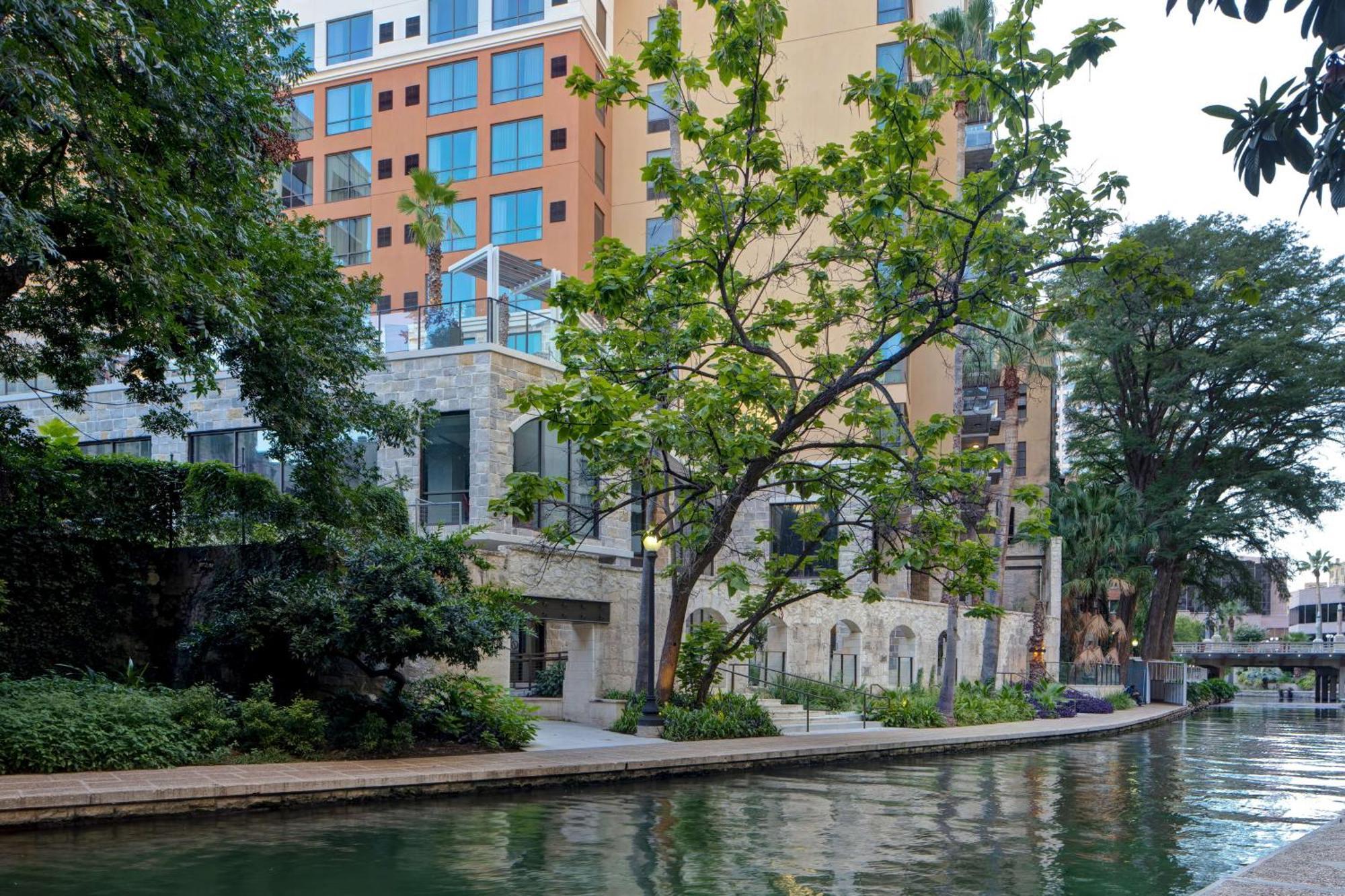 Hampton Inn & Suites San Antonio Riverwalk Exterior photo